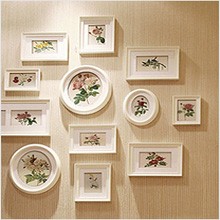 Oval Frame Photo Wall